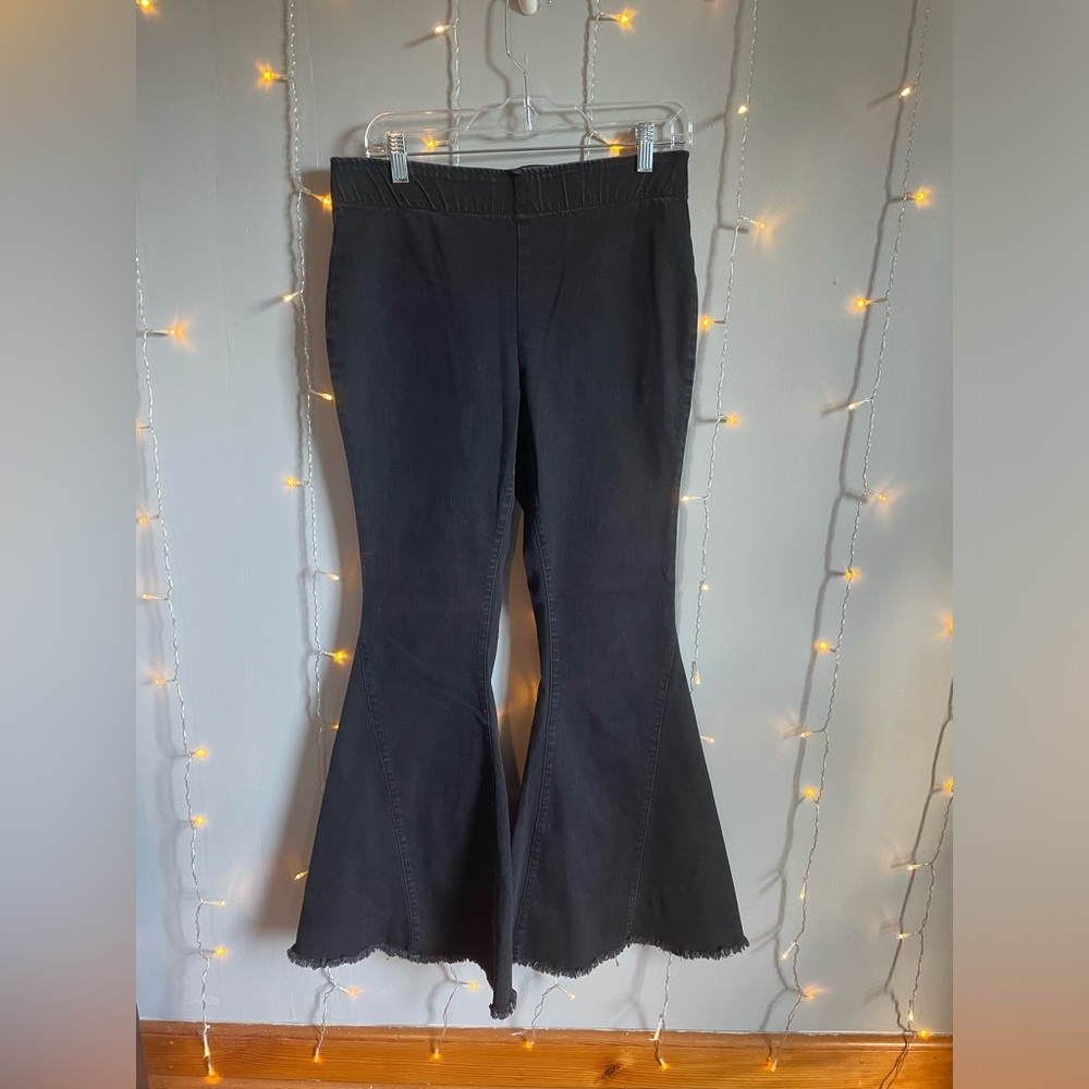 Versona Women’s Stretch Flare Black Pants Size 10